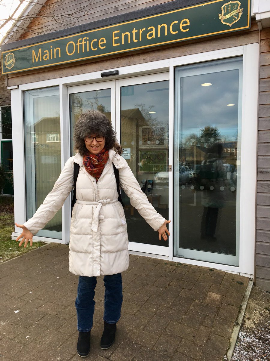 CarolineLawrenc's tweet photo. Thanks to pupils, staff & headteacher of #HollySpringJuniorSchool Bracknell & especially event-organiser Kelly Muir for a wonderfully warm welcome on a chilly day. 😊 #HSJS #AuthorVisit https://t.co/xdOoB4VMjD