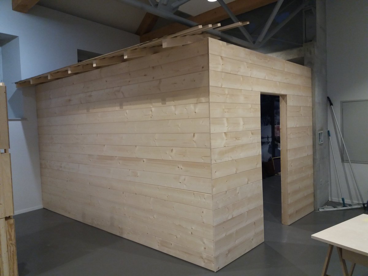 Generalstreik 1918
Das Chalet ist fertig, wir freuen uns auf die Ausstellung! #Montage #Ausstellung #nmb_pho