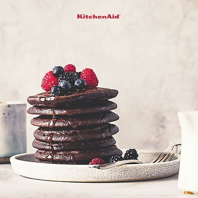 KitchenAidMex's tweet photo. Experimenta a la hora del desayuno añadiendo un poco de cocoa a la harina de Hot Cakes. ¡El resultado es delicioso! 
#Homemade #Chocolate #KitchenAidHacks #HotCakes #Pancakes #ChocolatePancakes https://t.co/F0mwMO8K8J https://t.co/uMlDTzZmVt