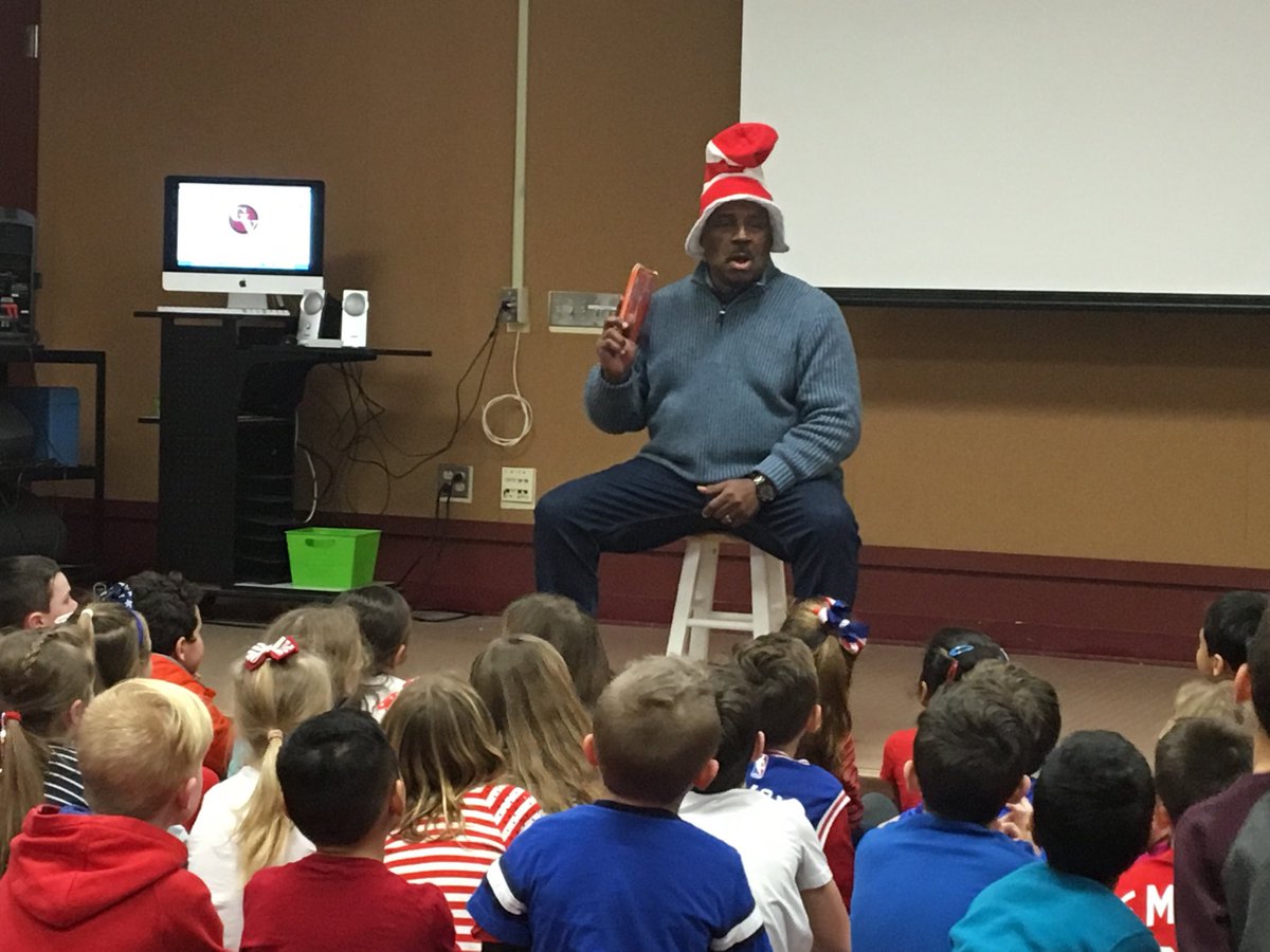 smpiasecki's tweet photo. Derek Gunn, sports commentator, reads to BSES 1st graders! #BSESJagNation https://t.co/ogLMyah0Bw