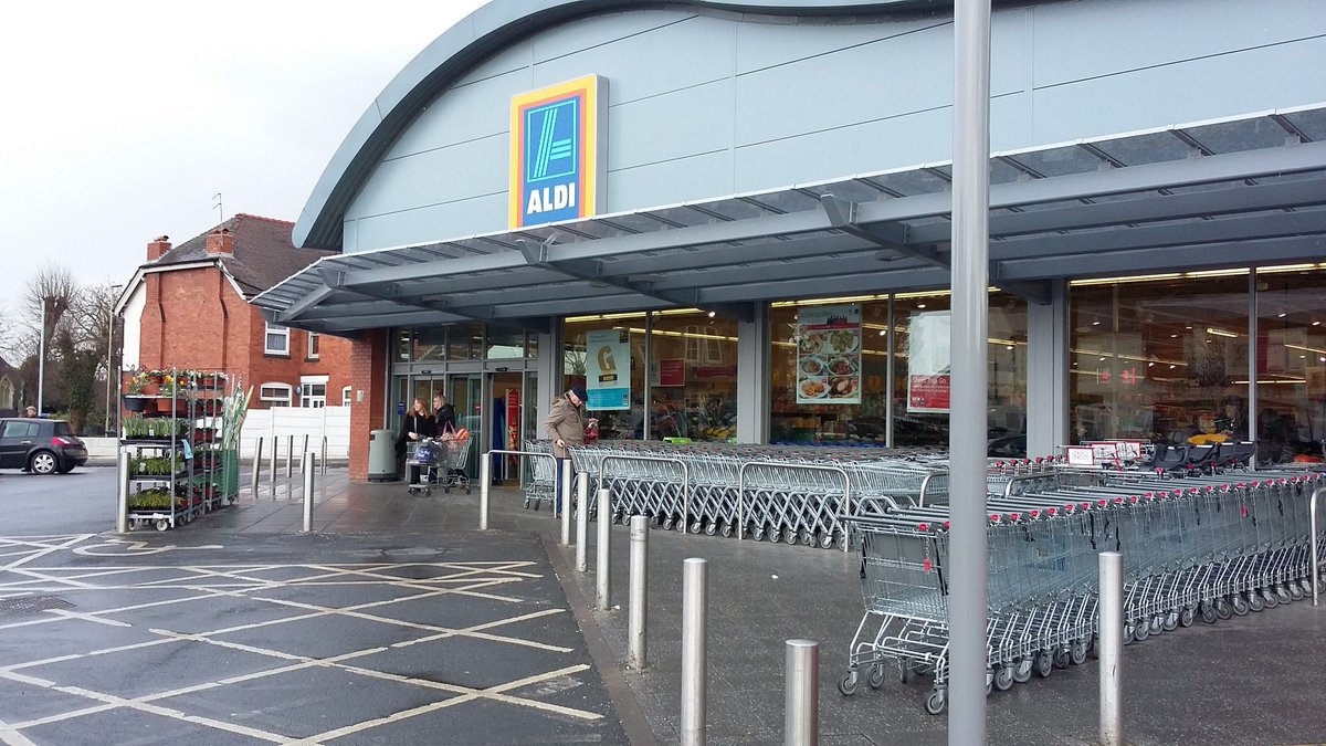 iain_gillett's tweet image. Distributing &apos;Community Forum&apos; flyers around the borough this PM 🚗🚩🏣🏨🏬🏥🏦🏫 Make sure you get to your local community forum meeting over the next few weeks and share you views, ideas and inspiration for your local community 👍#communityforums #dudley #communitydevelopment