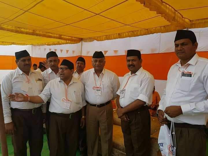 pbhushan1's tweet photo. By donning the uniform of the RSS, which is opposed to a secular State, Gen VK Singh (who tried to manipulate his age, to extend his date of retirement) has disgraced his army uniform https://t.co/3PwCUouT2L