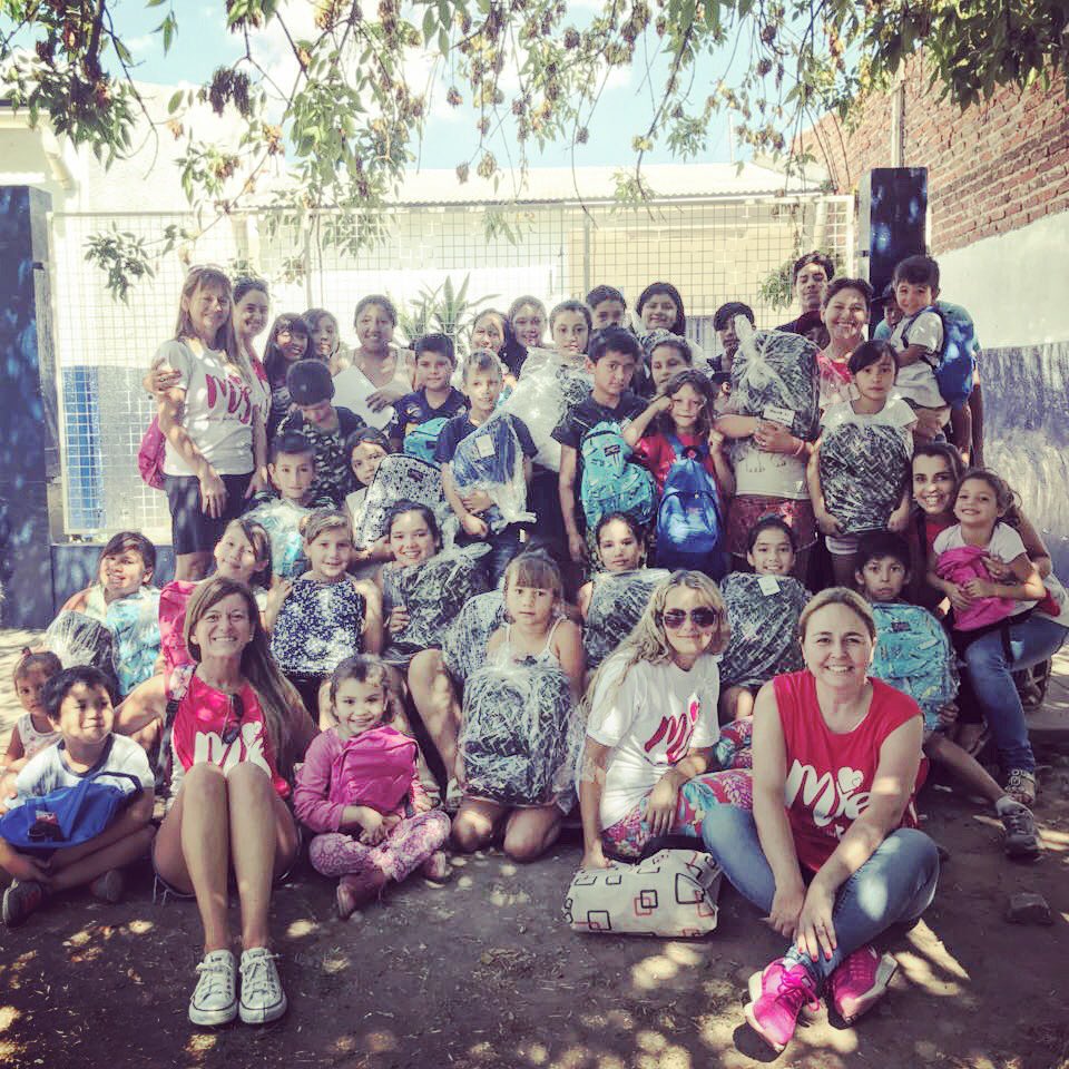 SolidariasMamis's tweet photo. Segunda parada #MerenderoUna Sonrisa 😀!!!!
Misión cumplida !!!
Ustedes son parte! Las Sonrisas de los chicos con sus Mochilas dicen todo!
Seguiremos toda la semana con más entregas !!!
#PoquitoEsMucho ❤️G͙R͙A͙C͙I͙A͙S͙ https://t.co/xUBt6SMuYz