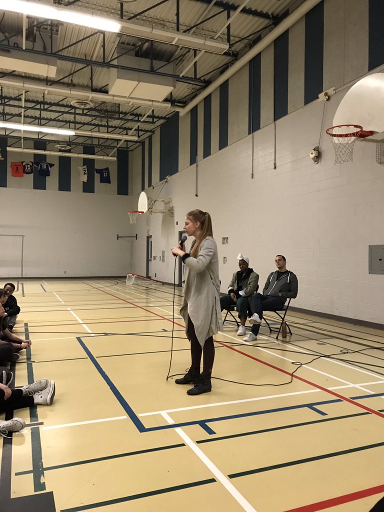 Collegefrancais's tweet photo. YouthSpeak partage des témoignages sur l'intimidation et santé mentale et donne des pistes de solution aux 7e et 8e. #cfviamonde https://t.co/SyuKYcxgAr