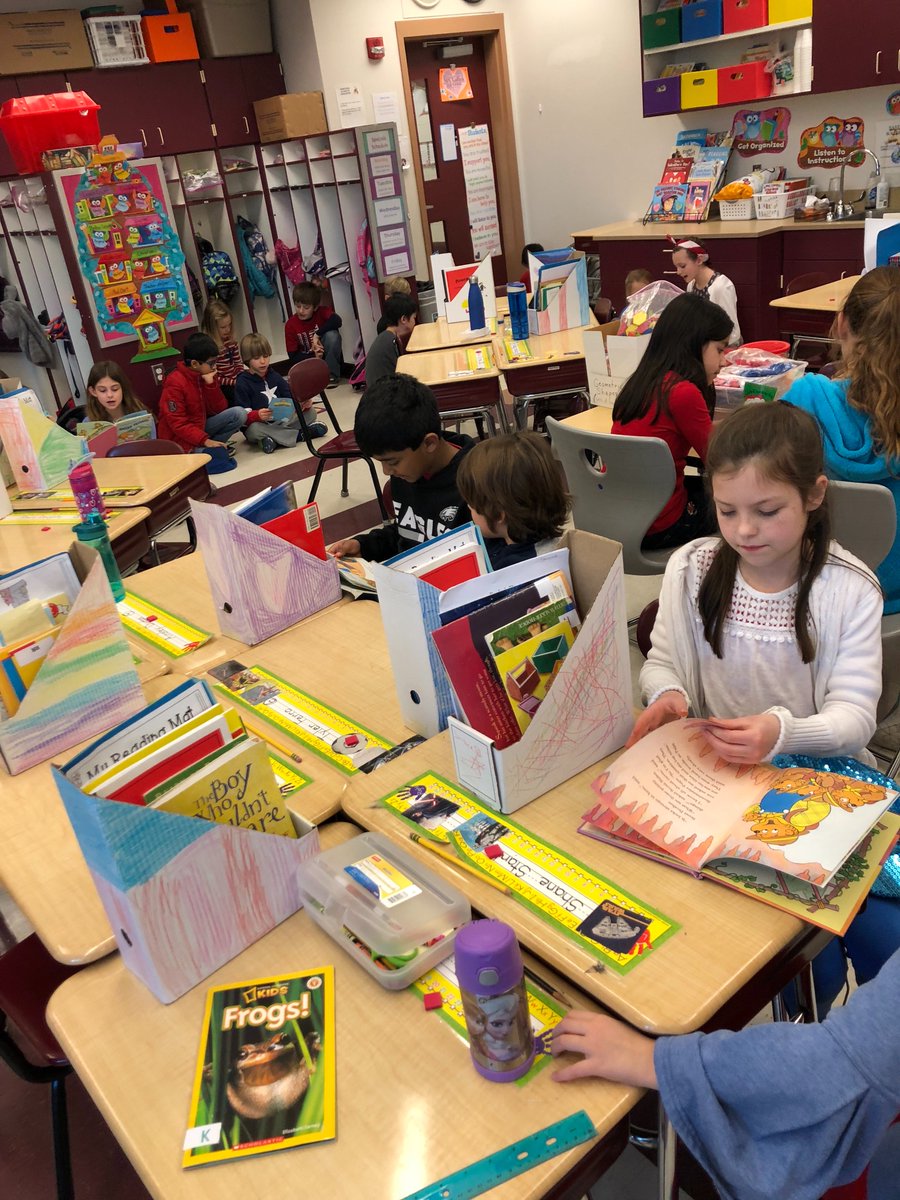 4Bennett216's tweet photo. Buddy Reading in grade 2 @mrsgallick Read Across America https://t.co/M7l8AtrOFE