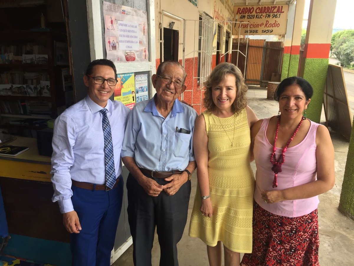 CONAFIPS's tweet photo. [Entrevista-Radio Carrizal] En 2017, el #GobiernoNacional a través de la @CONAFIPS ha colocado gran parte del presupuesto en la provincia de #Manabí. #RendiciónDeCuentas2017 https://t.co/FWvSQTGhqG