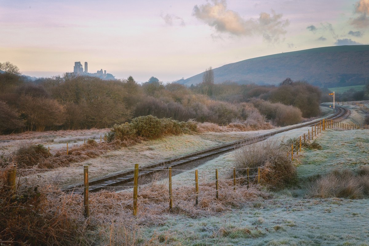 lovegrovephotos's tweet photo. Whilst I don't have any pictures of a snowy Dorset (yet, I hope), I do have a frosty morning looking towards Corfe Castle. #fspg https://t.co/vV1yEptcoi