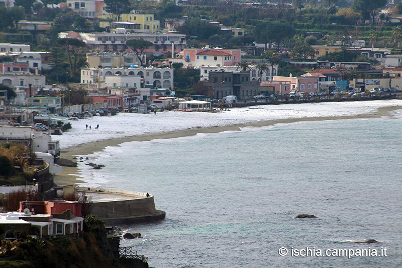ischialand's tweet photo. #Ischia lo #spettacolo della #neve https://t.co/Xy7FkqltK8 #Burian #GolfodiNapoli #ArcipelagoFlegreo #IsoladIschia #nevicata https://t.co/t5uT1wyU7Q