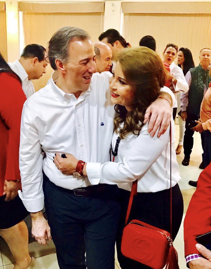 GloriaHimelda01's tweet photo. Felicito con enorme carino y aprecio a nuestro candidato @JoseAMeadeK deseándole un año lleno de bendiciones y sobre todo muchos éxitos. Disfrute este gran día de celebración con su esposa @JuanaCuevasR y familia ¡ #FelizCumpleMeade ! 🎊 https://t.co/HsTiCK7kIy