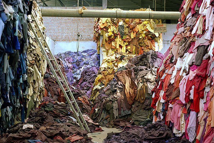 CUFairTrade's tweet image. #fastfashion, heard of it? Our #wineandcheese will touch on one particular part of fast fashion: invisible supply chains &amp;amp; child labour. This blog posts talks about other aspects &amp;amp; is the 1st of our 4 part series. #supportfairtrade …tradecarletonuniversity.wordpress.com/2018/02/27/fas…