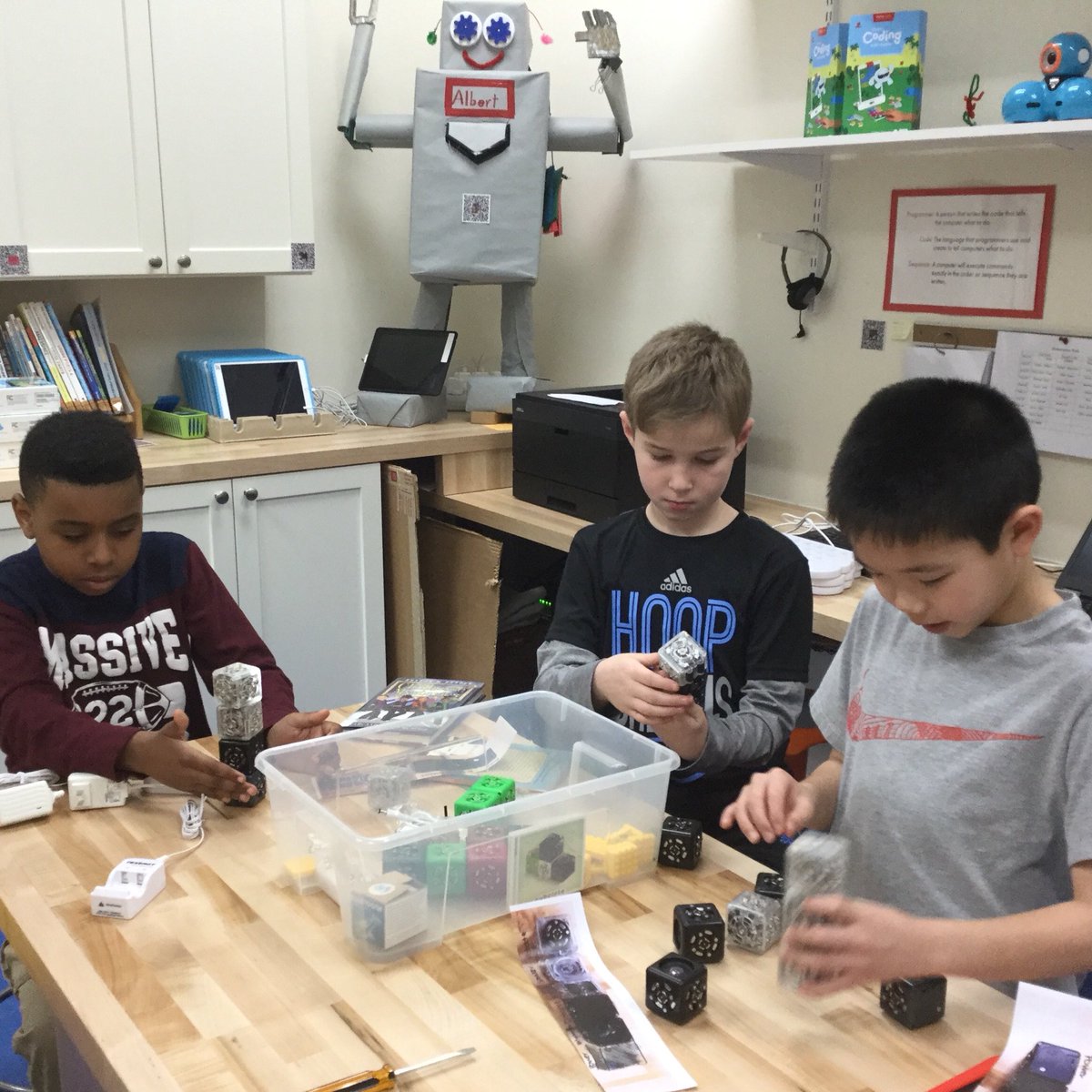 nstifel's tweet image. I enjoyed seeing #3rdgraders rediscover #cubelets in the #makerspace. @modrobotics @ConcordHill #elemaker
