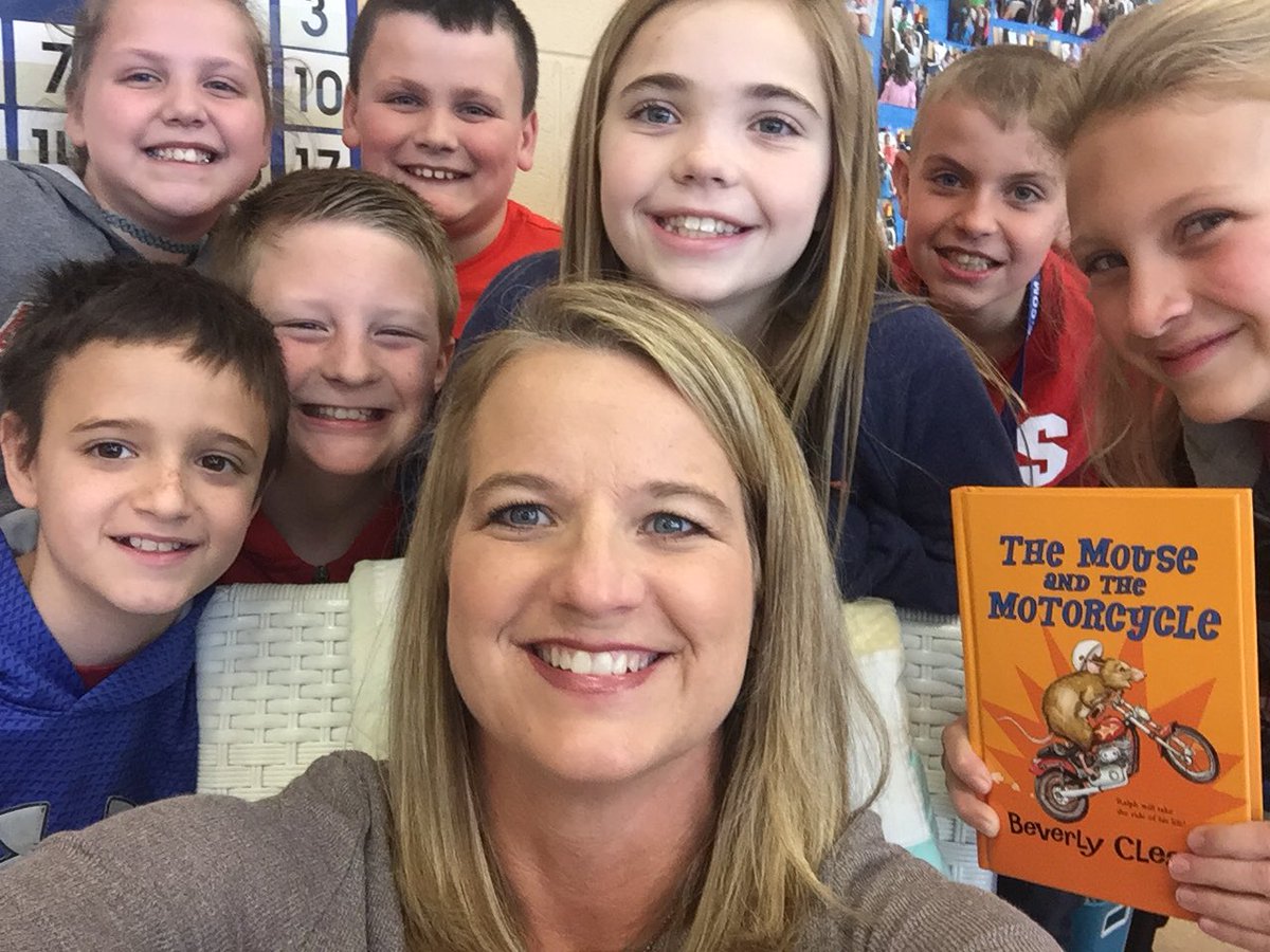 kelligrenti0601's tweet photo. My favorite book since 4th grade, The Mouse and the Motorcycle #shelfie #ReadAcrossAmerica @rachelpricetn https://t.co/lesvkYPch1