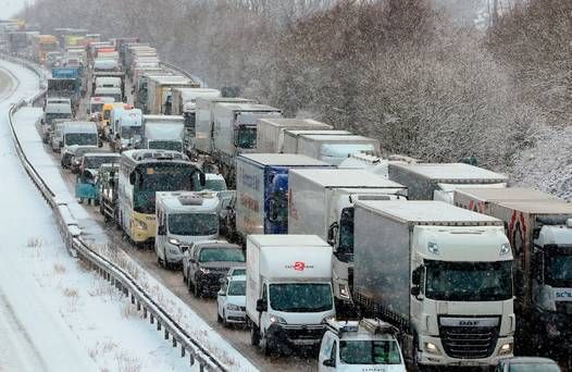 Four dead as heavy snow and freezing temperatures hit UK buff.ly/2oANLw2