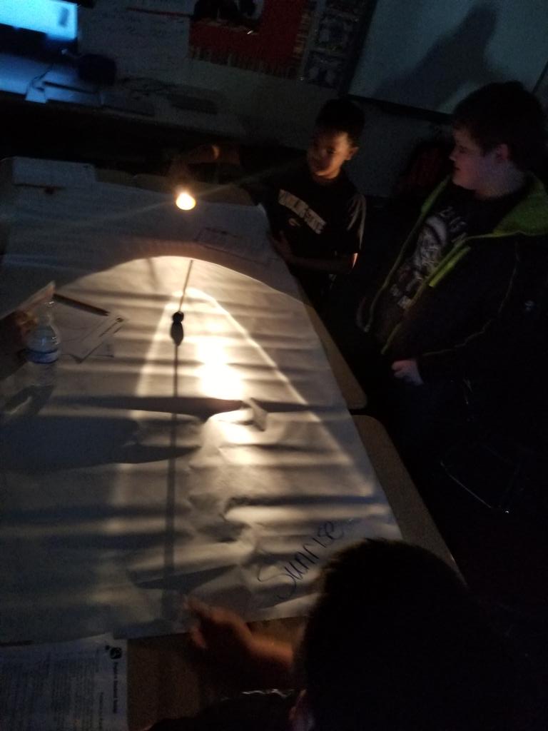 CHEAVID's tweet image. Learning about shadows #WICOR @CollegeHillsTC @CSISD_AVID