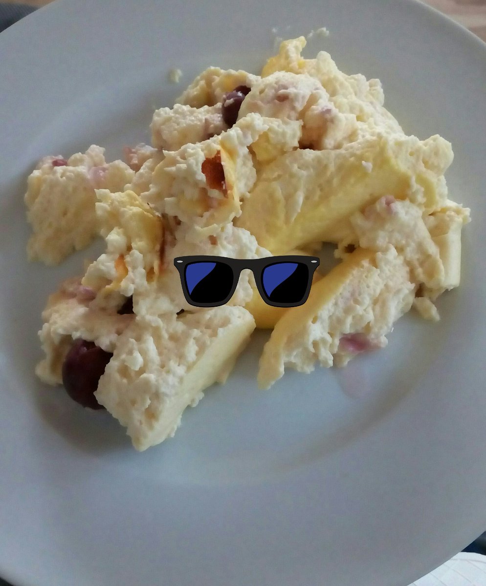 PiaR86's tweet photo. Esst mehr Quarkauflauf das ist geiler scheiß 😍 https://t.co/CYskwesugg