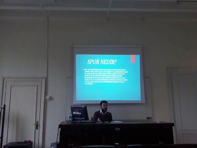 Alperen Orak, spor hukukuna ilişkin sunumunu gerçekleştirdi.