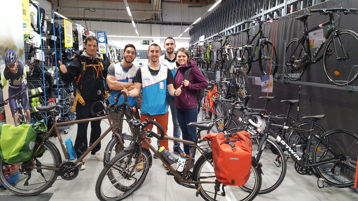 ViA2roues's tweet photo. Notre partenaire tour du monde à vélo @Decathlon à Marseille Bonneveine !  Merci pour l'aide dans la préparation ! #decathlon #btwin #quechua #Preparation #velo #Marseille #bikelife #sportpourtous #partenaire https://t.co/gjZi84pQQy