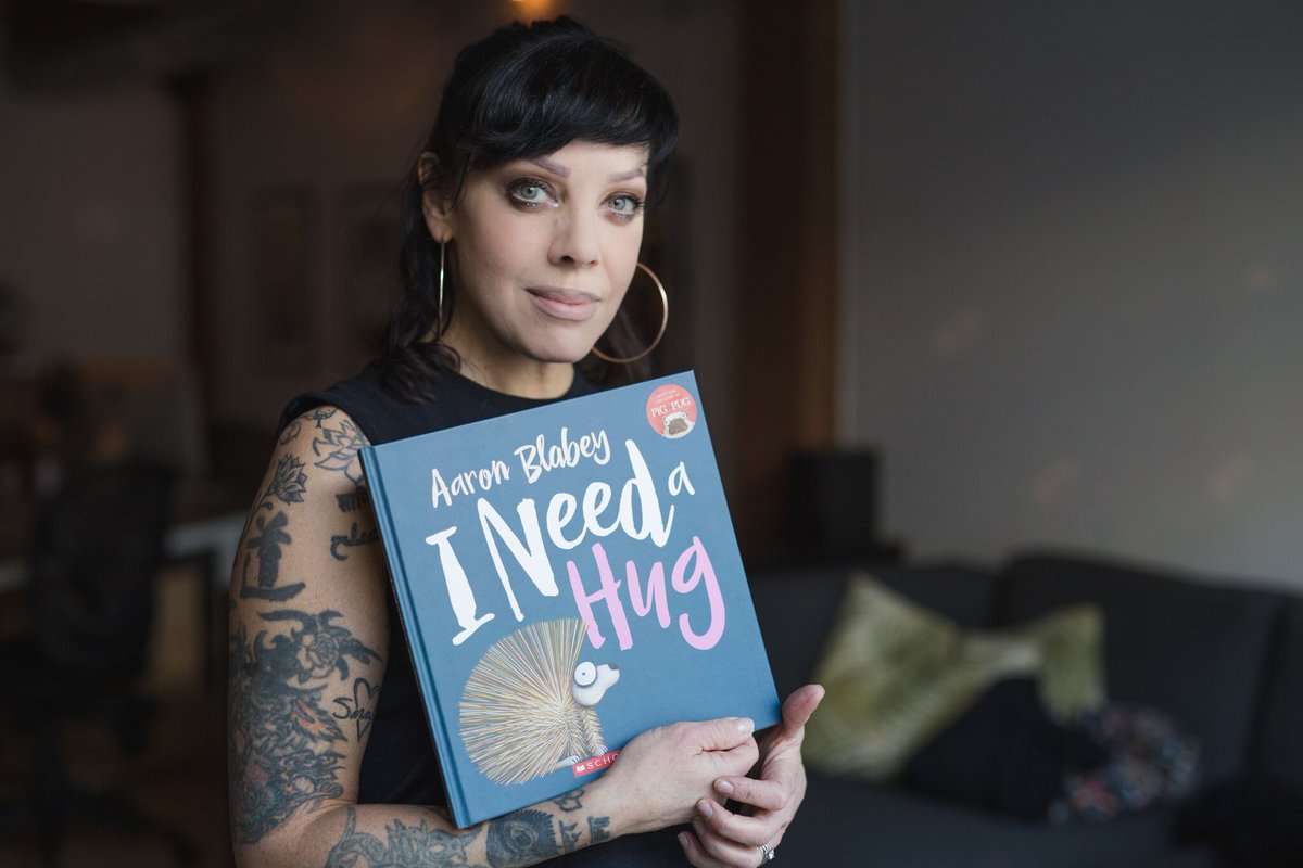 AGoodBookDrive's tweet photo. Artist @BifNaked is sharing I Need a Hug by Aaron Blabey, a book about "How love and compassion will overcome fear.” https://t.co/DZ7hp2FZuU  📚❤️
Help us raise books &amp; funds for @BookBankCanada in February!
2 DAYS LEFT in #agbdTO📚🎉
 #literacy #books #childrensbooks https://t.co/OV8w7KTEHy