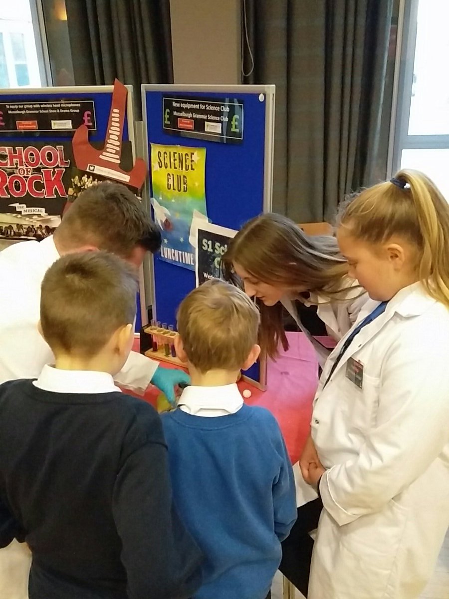 MGS_Physics's tweet photo. Senior Science Club Ambassadors from#MGS inspiring the next generation of #scientists #yourvoiceyourchoice @mgsonline @MGSscience_club https://t.co/TQbT3G2qS4