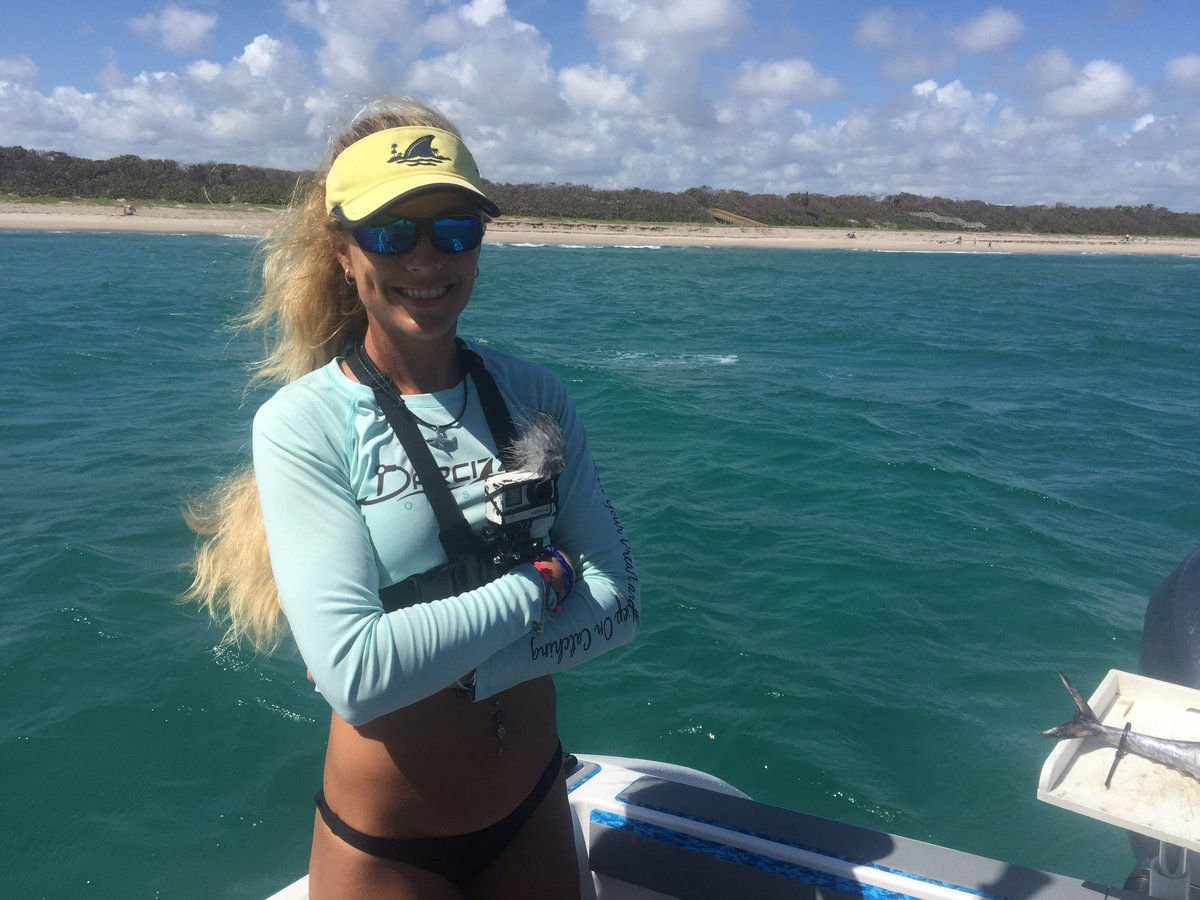 _Darcizzle_'s tweet photo. No fish yet, but I am freezing with this ridiculous north wind https://t.co/kANdi5v4FG
