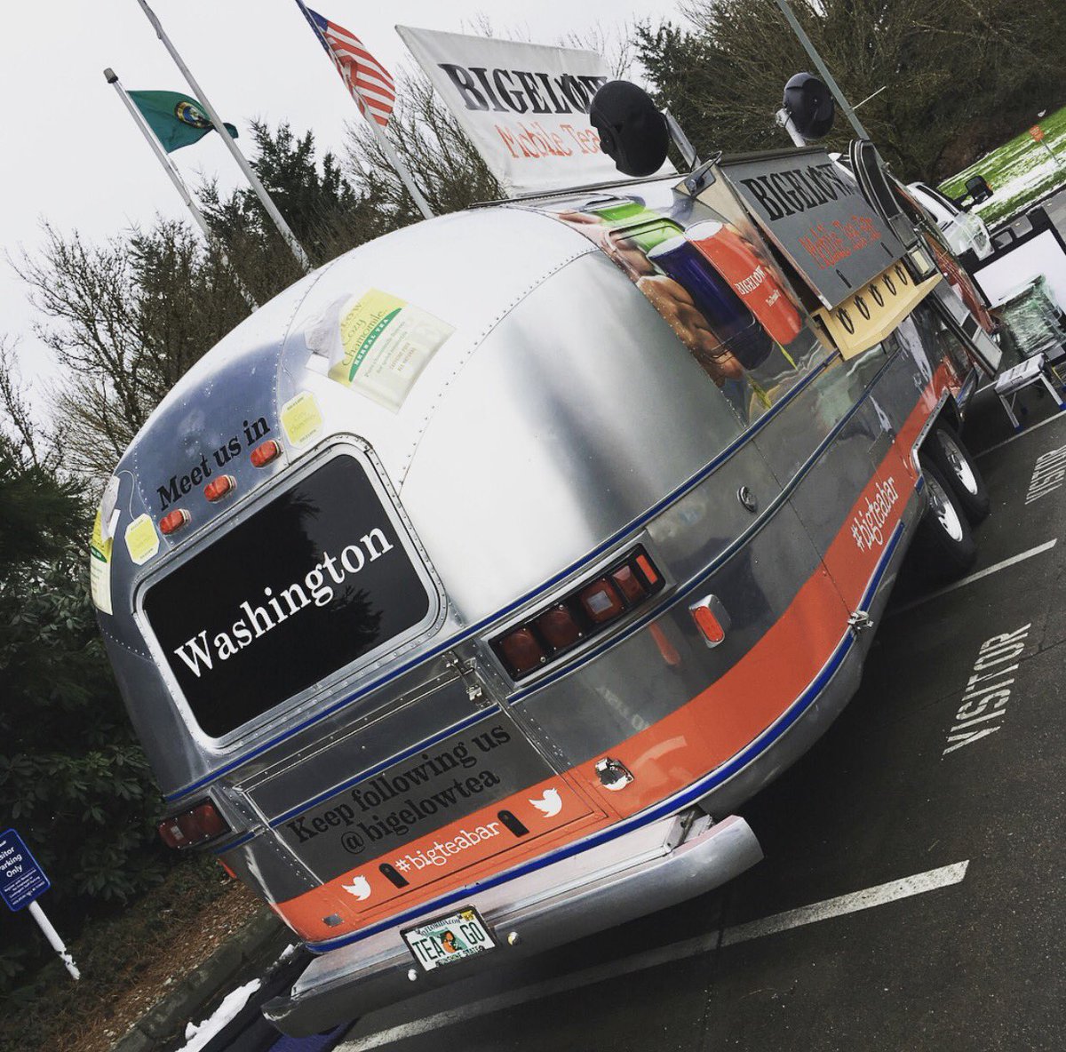 CREMicrosoft's tweet photo. The @dining_at_msft team has some (yummy) and fun events happening on campus today! Head to @msftcommons for #TotallyCereal or if you're by RedWest stop by @bigelowtea mobile tea bar for a free cup of tea! #Microsoftlife #Microsoftdining https://t.co/SWnmfTZLUi