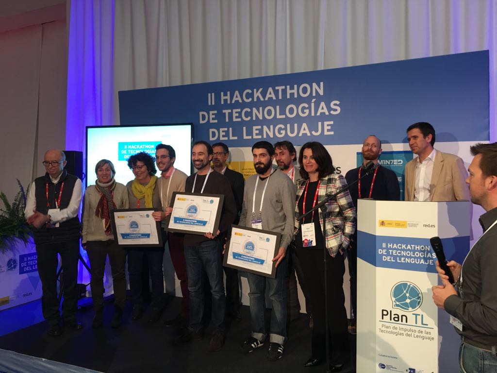redpuntoes's tweet photo. Los tres ganadores en 'Biomedicina' de #HackathonTL18 con los miembros del jurado que han elegido sus proyectos. Una jornada muy intensa en el marco de #4YFN18 #PLN #LangTech #Salud #Sanidad https://t.co/rJblCUuKoX