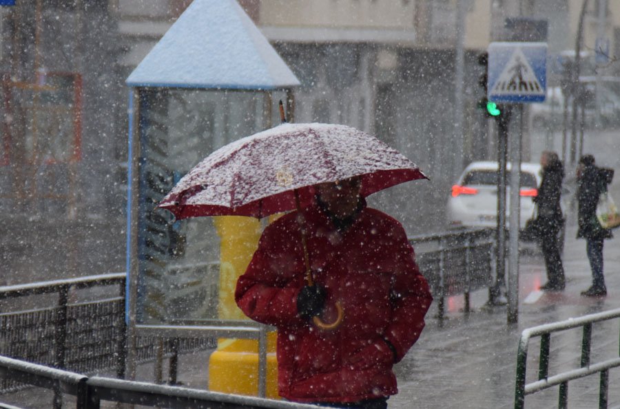 Zamora24horas's tweet photo. Galería 📸 | Las primeras imágenes de la nevada en la capital zamorana https://t.co/BGvkmDgeYQ https://t.co/cOVe8fCar4