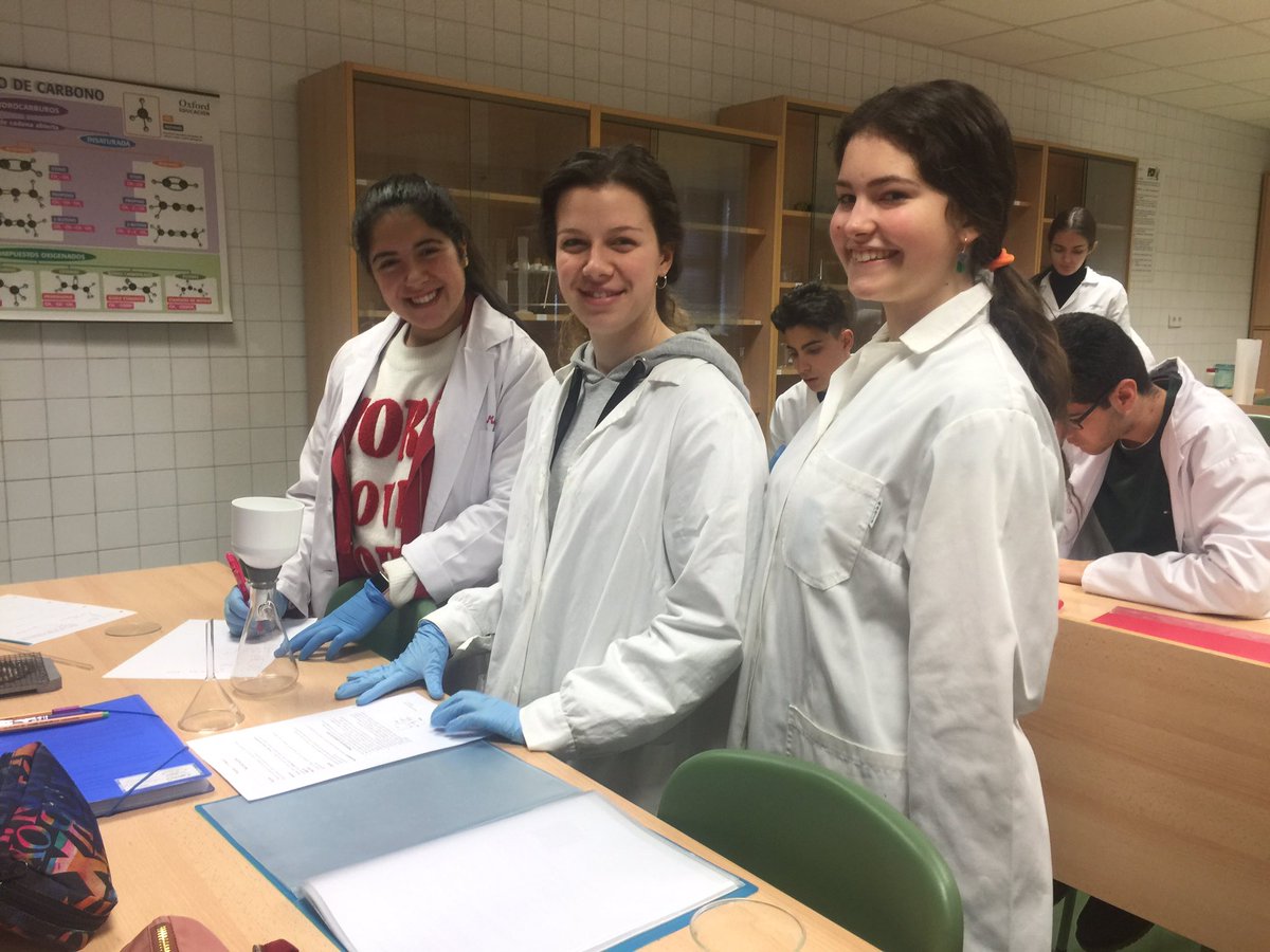 Hijas de Cristo Rey tweet media