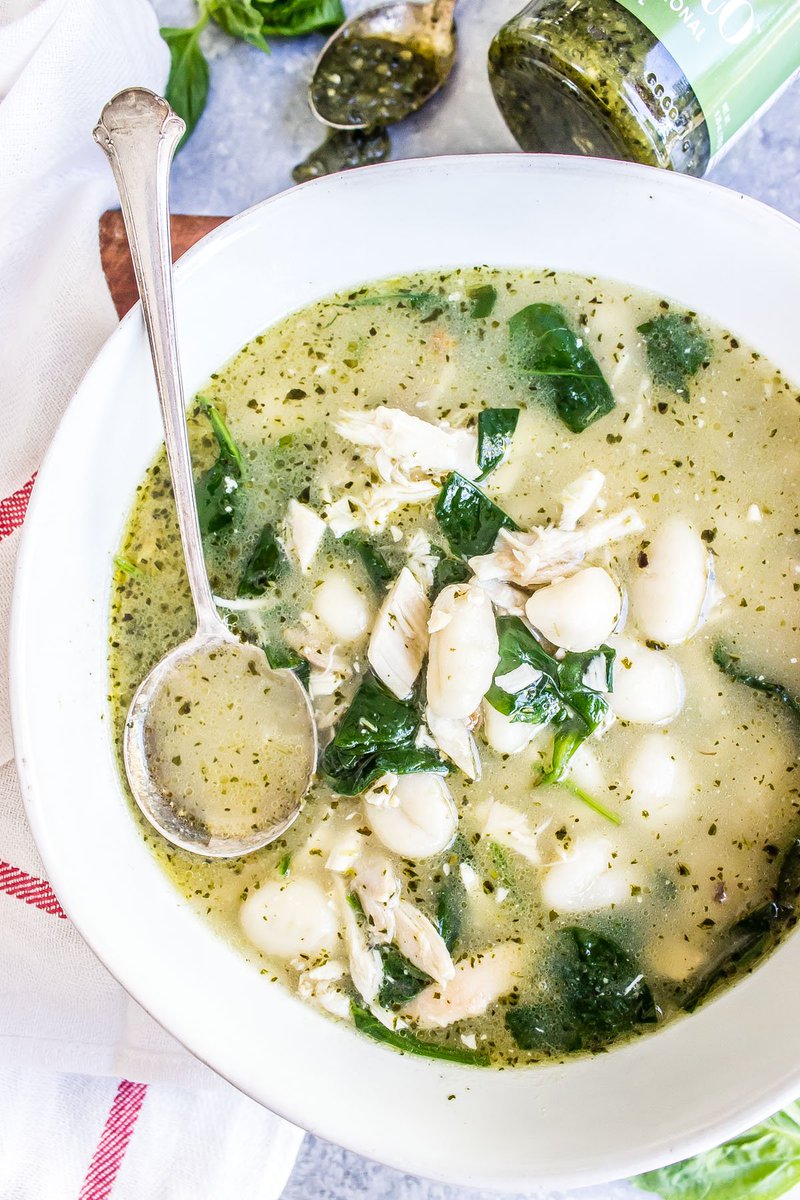 #ad This Gluten-Free Pesto Chicken Gnocchi Soup is ready in under 10 minutes &amp; is packed with bright fresh flavors! This is an easy Italian dinner recipe that is healthy and so flavorful! w/ <a href="/DeLalloFoods/">DeLallo</a> Gluten-Free Gnocchi + Simply Pesto! #DeLalloEats bit.ly/2Fyf56d