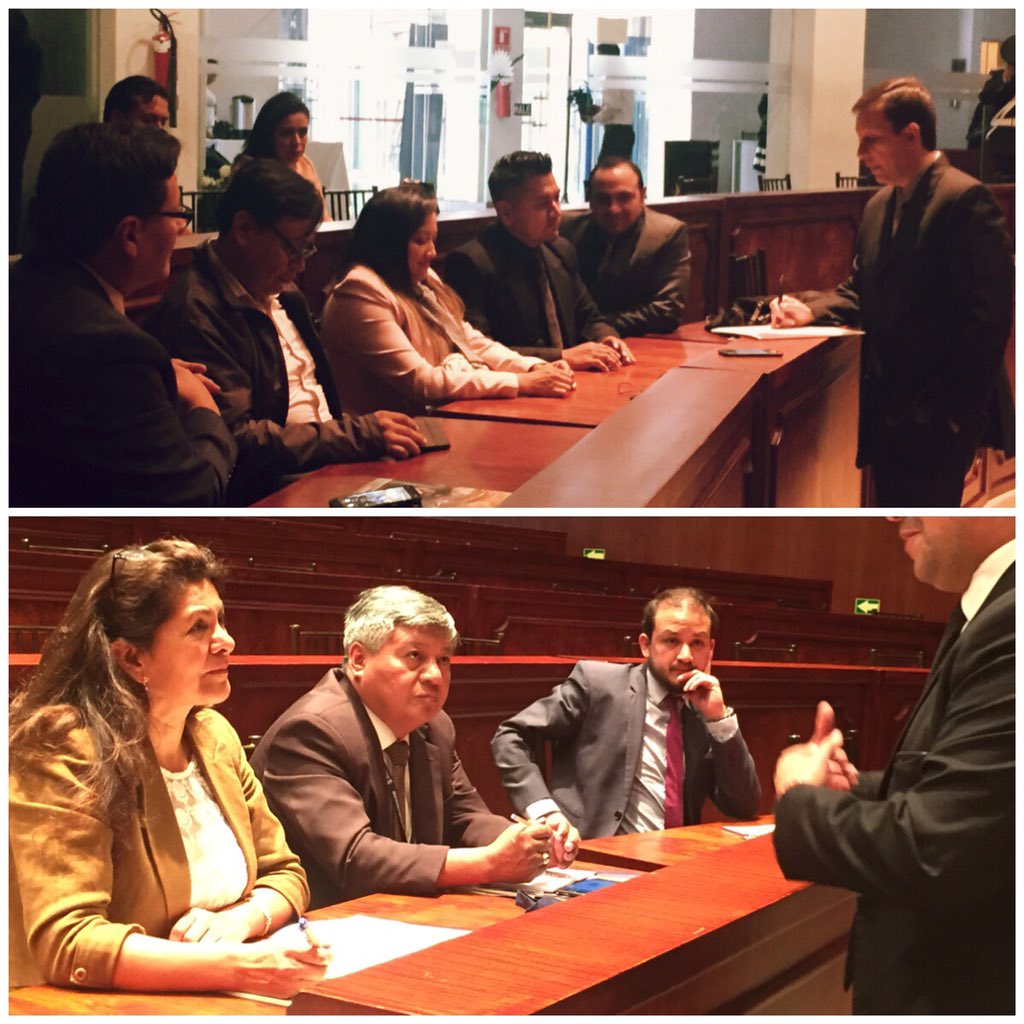 Competencia_Ec's tweet photo. Posterior a la #RendiciónDeCuentas2017 los ciudadanos discuten los temas "Competencias de la SCPM" y "Mecanismos de Participación Ciudadana" junto a funcionarios de @AntiMonopolioEC #HitosSCPM @ComunicacionEc https://t.co/RD31t37OTP