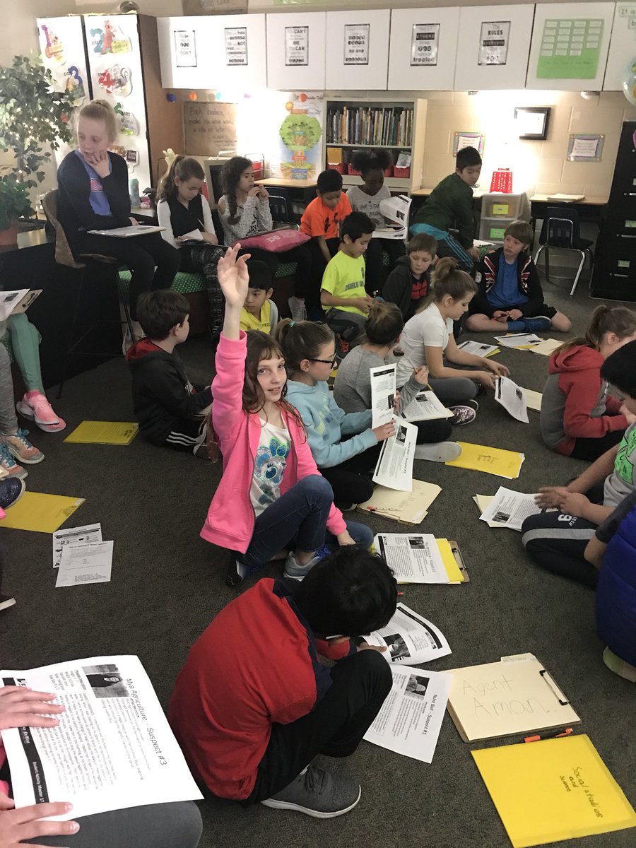 mrspalone10's tweet image. Bureau of Criminal Investigation Science School is happening at Deer Run! Look at these 4th graders solving crimes! We love STEAM! @dreDCSD @OhioAG