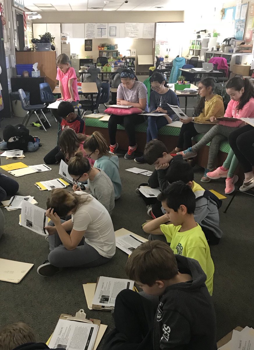 mrspalone10's tweet image. Bureau of Criminal Investigation Science School is happening at Deer Run! Look at these 4th graders solving crimes! We love STEAM! @dreDCSD @OhioAG