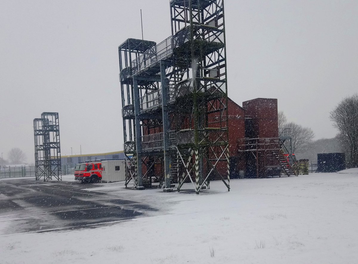 Matthew_B_21's tweet photo. Just because it's snowing doesn't stop us training. #RealConditions #TheBeastFromTheEast #TheSnowMustGoOn @LancashireFRS @LfrsStc https://t.co/JXsBbY8OQf