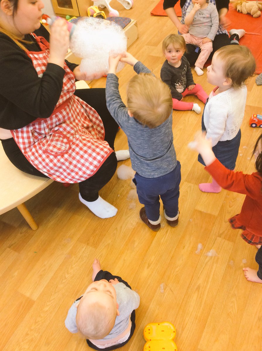 snapgrosvenor's tweet photo. Babies experience their own blizzard today!! #snowyday #bubblesnake #blizzard https://t.co/LjrXuK1JyA