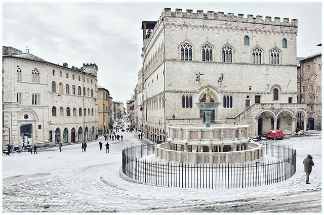 BeniCulturali30's tweet photo. Il fascino della neve
Perugia, Italy
Photo by @elleciu
Visita il nostro sito ➡ Link in bio ⏩Seguici anche su Facebook
#beniculturali30 #culturalheritage30 #terrerare #uauumbria #uauitalia #siviaggiare_italia #siviaggiare_umbria #snow #perugia #conosc… https://t.co/9X3DTwSvU2 https://t.co/5mbxpHo3Xm