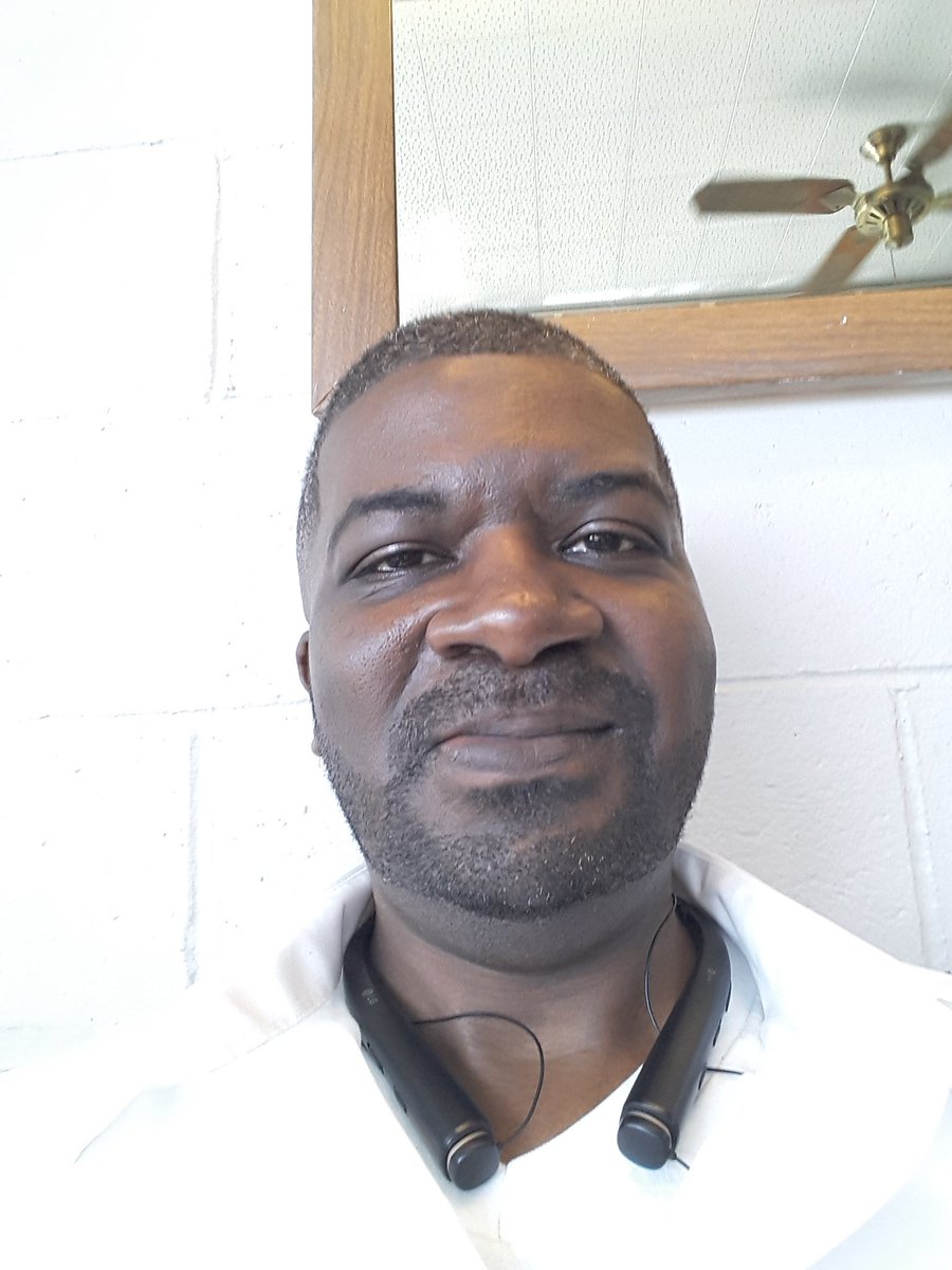 pittman_nairobi's tweet photo. Yea, It's Me😁!!! #NewProfPic #Blessed #Singlelife https://t.co/Nb9iqtEh5w