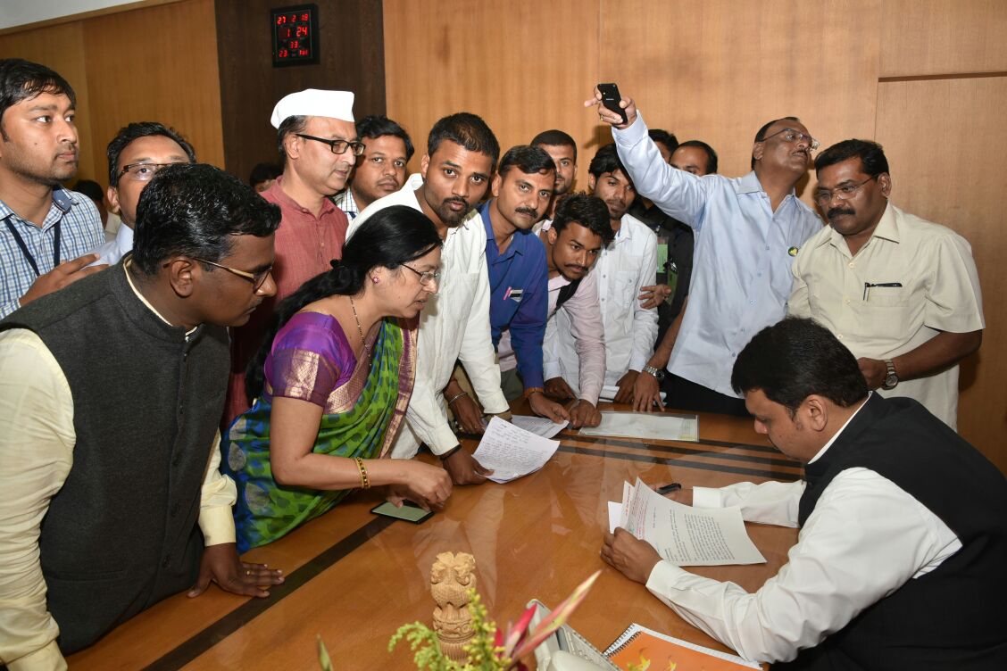 meetdeeps's tweet photo. @narendramodi @Dev_Fadnavis @PMOIndia even Hon. chief minister's door is knocked. Somebody please solve our problem.
#ProfessorsInTrouble https://t.co/zMbcB7JrNq