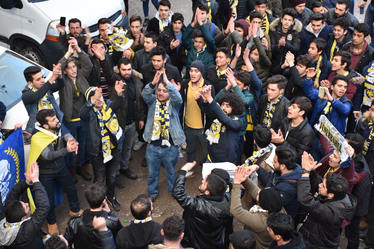 aksaraygfb's tweet photo. bjk - FENERBAHÇEMİZ 

Maç izleme organizasyonumuz.. 
#GençFenerbahçeliler https://t.co/s8dHX9Ehmt