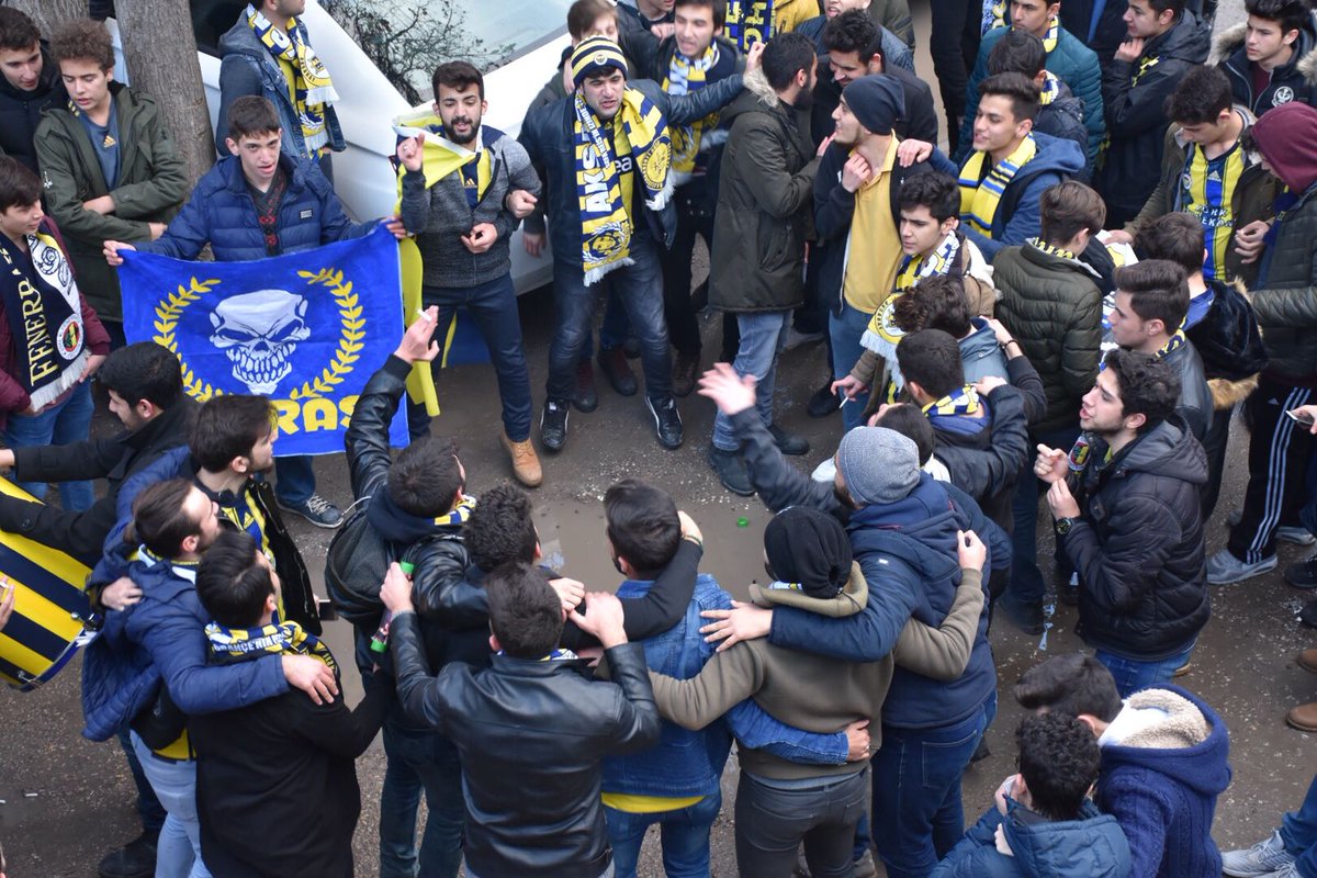 aksaraygfb's tweet photo. bjk - FENERBAHÇEMİZ 

Maç izleme organizasyonumuz.. 
#GençFenerbahçeliler https://t.co/s8dHX9Ehmt