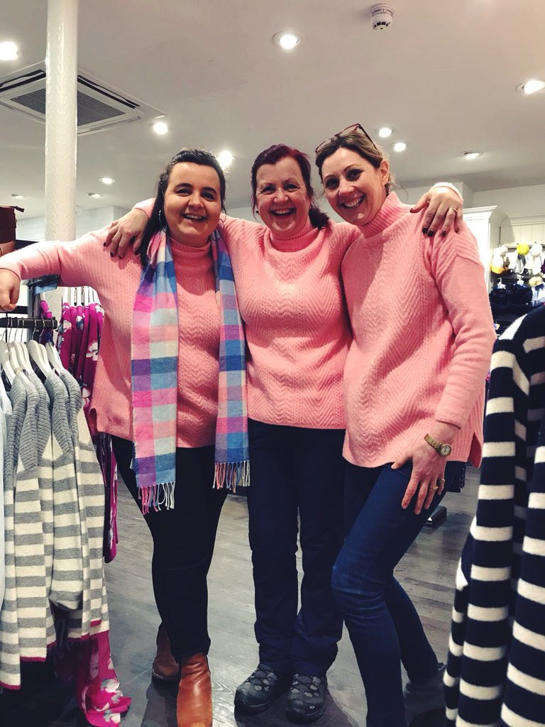 JoulesHarrogate's tweet image. When you accidentally come to work in the same thing and end up inspiring a customer on a cold snowy day ❄️👚Great minds think alike @Joulesclothing  #ColdWeatherEssentials #triplets #FallonJumper