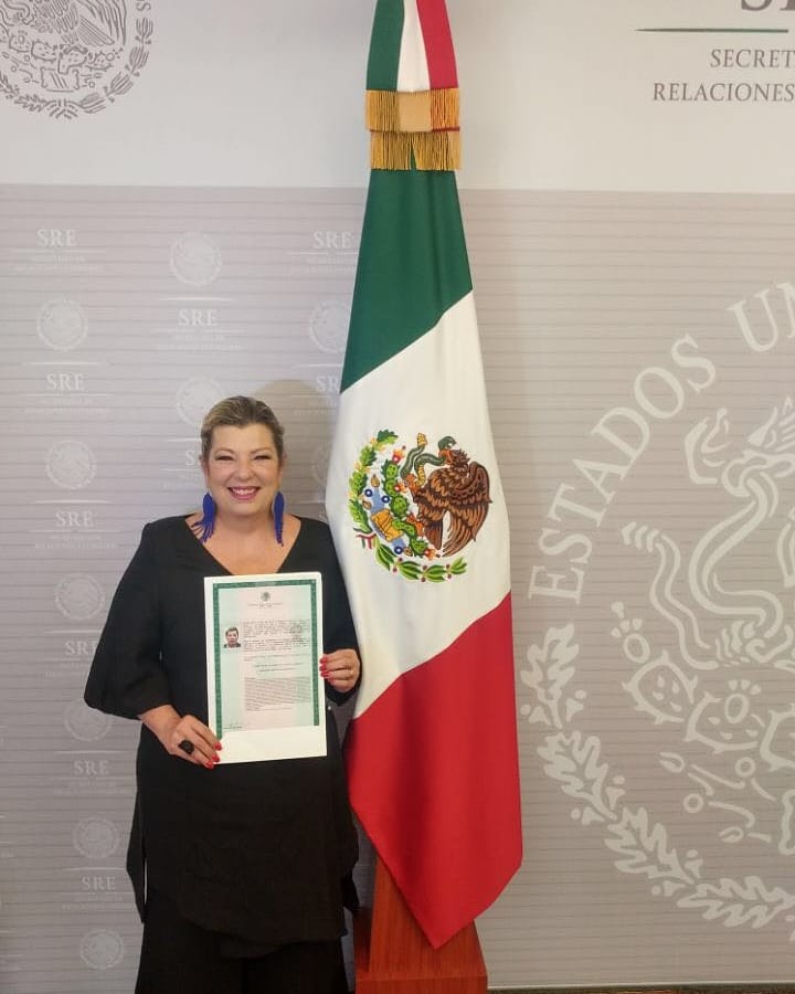 margaritacumbia's tweet photo. ¡Mis amores! Con mucha alegría en el corazón💗 les quiero compartir que hoy por fin soy legalmente MEXICANA🎉 ¿Cuál será mi primera comida como mexicana? 🇲🇽🤔 https://t.co/FDtQWEAKFT