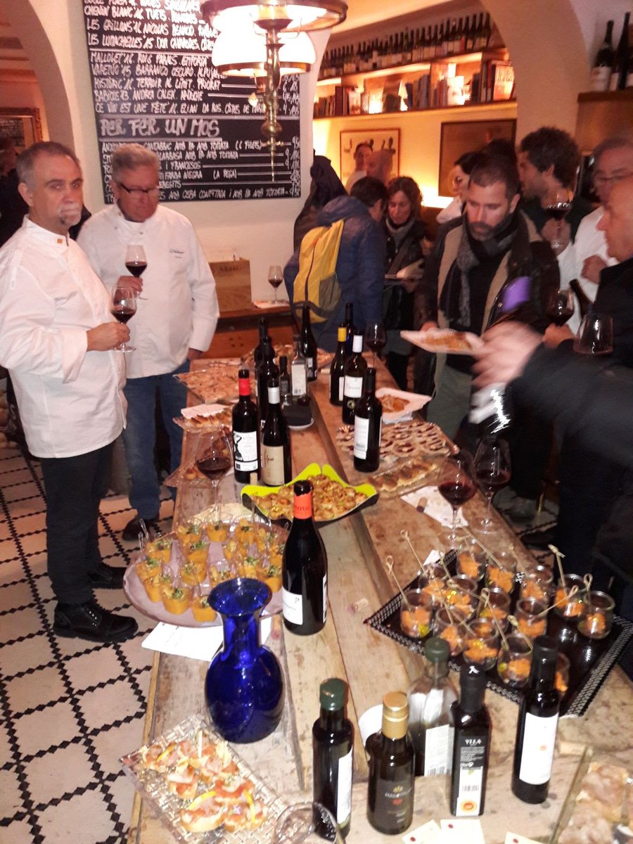 La Cuina del Vent (@lacuinadelvent) on Twitter photo Aquest matí s'han presentat els #SoparsMaridats2018, que s'inicien aquest divendres. <a href="/DOEmporda/">DO Empordà</a> <a href="/CuinaEmpordanet/">Cuina Empordanet</a> <a href="/LaCuinadelVent/">La Cuina del Vent</a> Aquest matí s'han presentat els #SoparsMaridats2018, que s'inicien aquest divendres. <a href="/DOEmporda/">DO Empordà</a> <a href="/CuinaEmpordanet/">Cuina Empordanet</a> <a href="/LaCuinadelVent/">La Cuina del Vent</a>