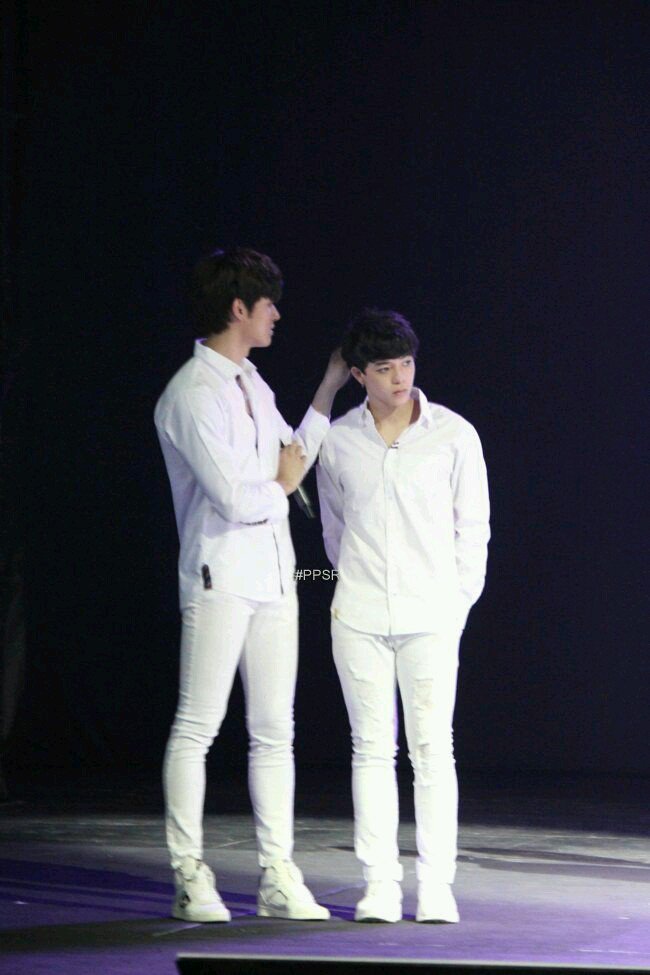 yokluxaunaaa's tweet photo. ♤Day19
#RecommendGodBasIn30Days
■แอคชั่นหวานๆของก็อตและบาส
ดูแลกันดีมาก เห็นแล้วก็ชื่นใจ😁
แต่...อะไรจะหวานสู้สิ่งนี้ได้

"ตั้งแต่เจอน้อง จบเลย หวานกว่ากูอีก"
"ตั้งแต่เจอน้องตาผมก็ไม่หวานอีกต่อไป"
-ก็อตอิทธิพันธ์ของบาสเด็กอ้วน https://t.co/eOSei5pBVn