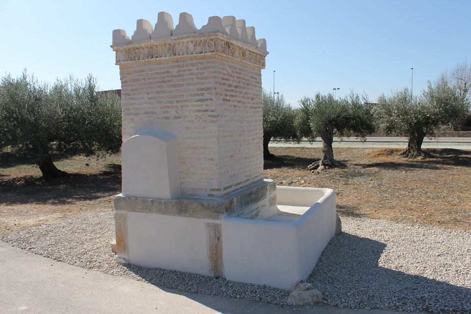 Ayunt_ValldAlba's tweet photo. .@Ayunt_ValldAlba @barrachinamarta ha retaurado la ‘sénia’ del #Regall, uno de los elementos tradicionales y autóctonos más queridos de nuestro pueblo. Ahora luce renovada. Gracias a María Dolores Ribes por ceder el cubo que ahora luce. #FemPoble #MillorantValldAlba #ValldAlba https://t.co/TtNK6yYQPb