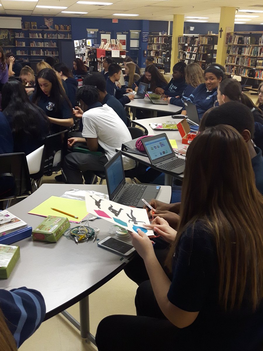 mctavish_h's tweet image. Lancers participate in the third @BramptonLibrary #techworkshop today. Experimenting with &quot;Creative Circuitry&quot; #LancerLearning