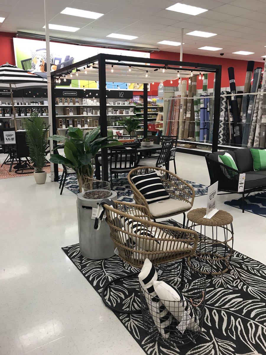 CollinsMason14's tweet photo. My favorite season is happening at T2310 🌞🌺 #drivesales @Shane23psu @ColonJosian @BrianThomas90 https://t.co/8dfZsIPIlm