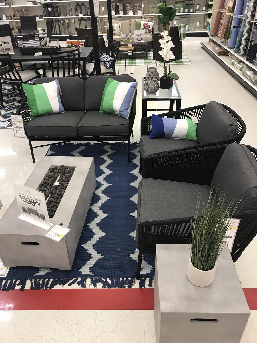 CollinsMason14's tweet photo. My favorite season is happening at T2310 🌞🌺 #drivesales @Shane23psu @ColonJosian @BrianThomas90 https://t.co/8dfZsIPIlm
