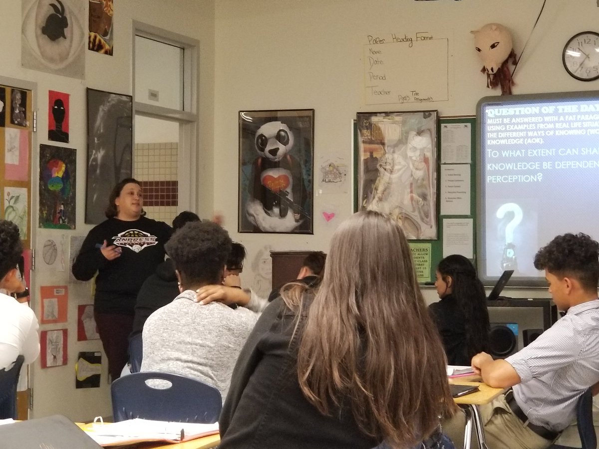 MrSifuentes555's tweet image. The lovely Ms. Rendon is our guest speaker in #TheoryOfKnowledge and is discussing perceptions and bias in #History as an #AreaOfKnowledge . #WeAreAndress #IBWorldSchools