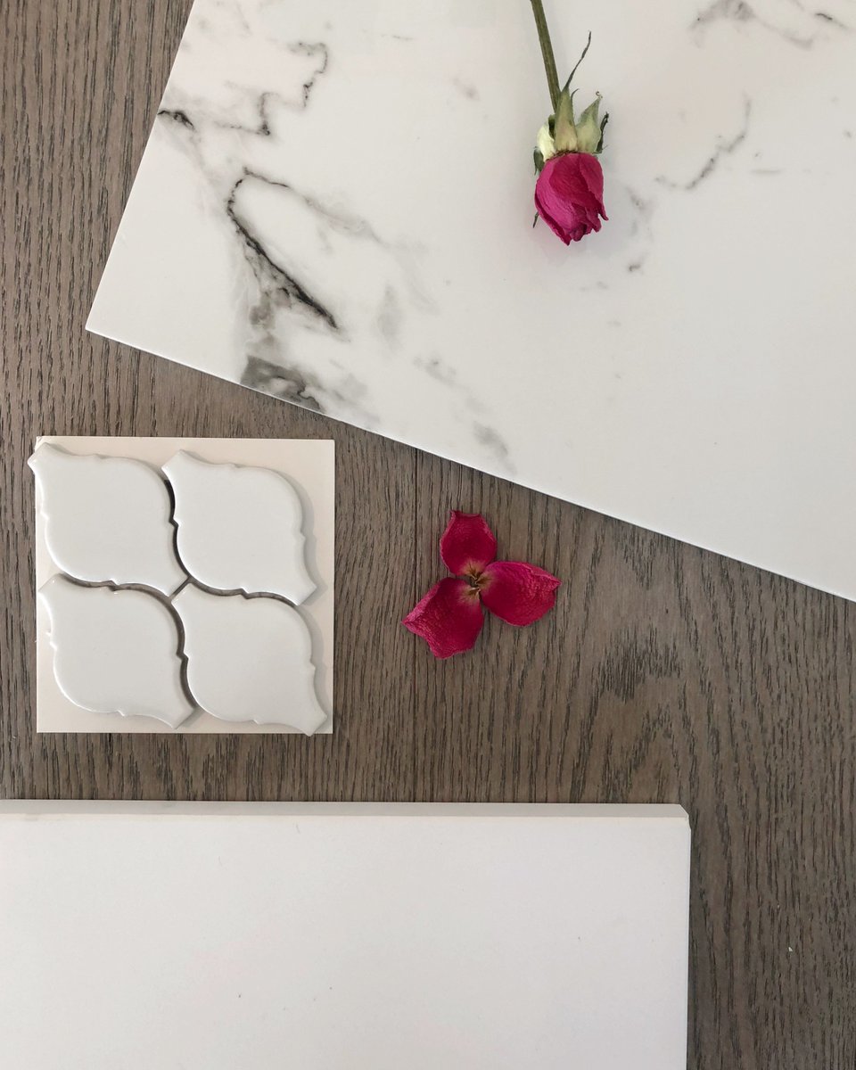 Today’s mood 💭 because it’s so bright &amp; beautiful outside! All we’re missing is fresh flowers 🌷