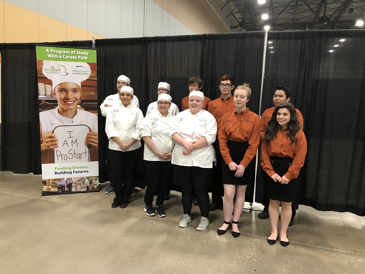 828Deb's tweet image. Awards ceremony. Team pictures